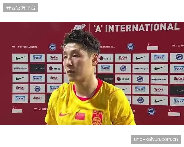 武磊替补登场完成国家队百场里程碑，中国男足在友谊赛中险胜新加坡队